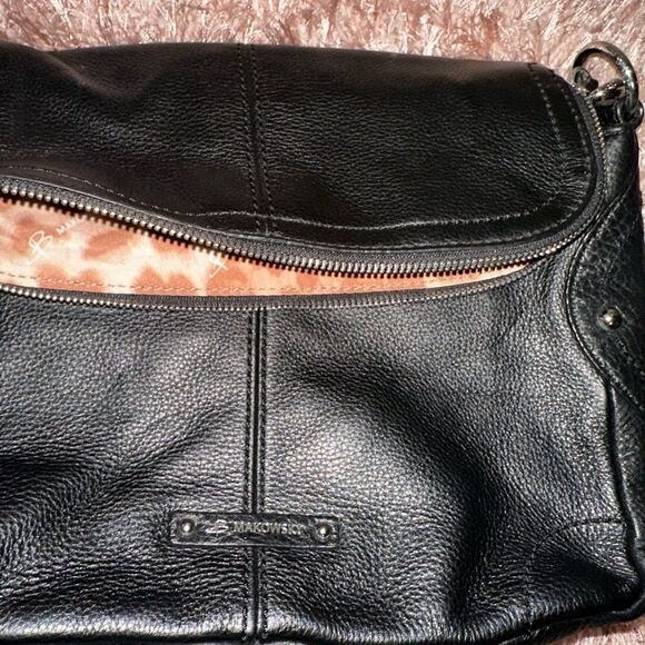 B Makowsky black heavy pebble leather zip fold over crossbody bag EUC - Picture 3 of 12